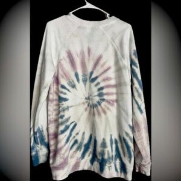 A charming oversized warm sweater from Victoria’s Secret Pink designed 2 fit all - Picture 2 of 3